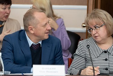 Более 145,5 млрд доходов и 163,5 млрд расходов